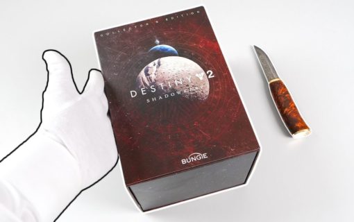 Kolekcjonerka Destiny 2: Shadowkeep na unboxingu