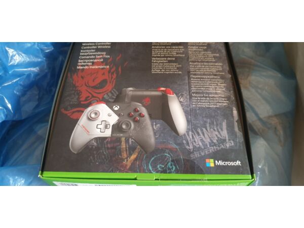 Pad do Xboxa edycja Cyberpunk 2077 Nowy+ kurtka