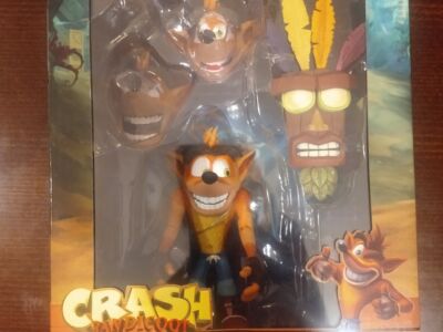 NECA – Ultra Deluxe Crash with Aku Aku Mask