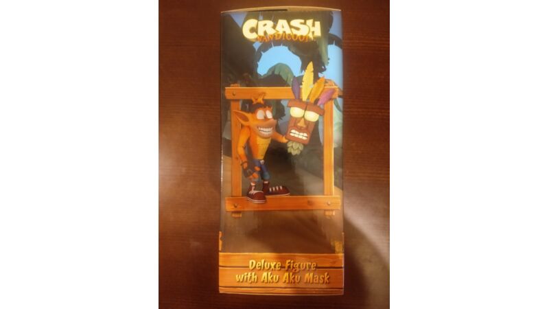 NECA – Ultra Deluxe Crash with Aku Aku Mask