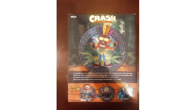 NECA – Ultra Deluxe Crash with Aku Aku Mask