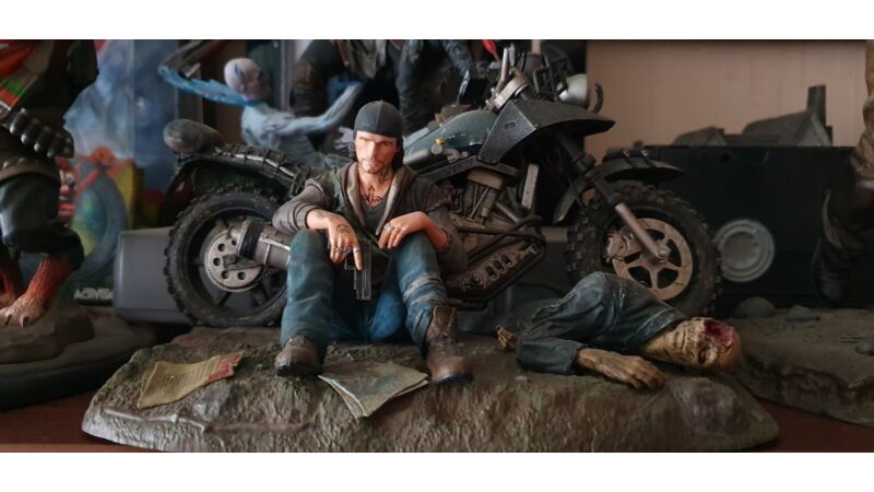 Figurka z Days Gone + steelbook