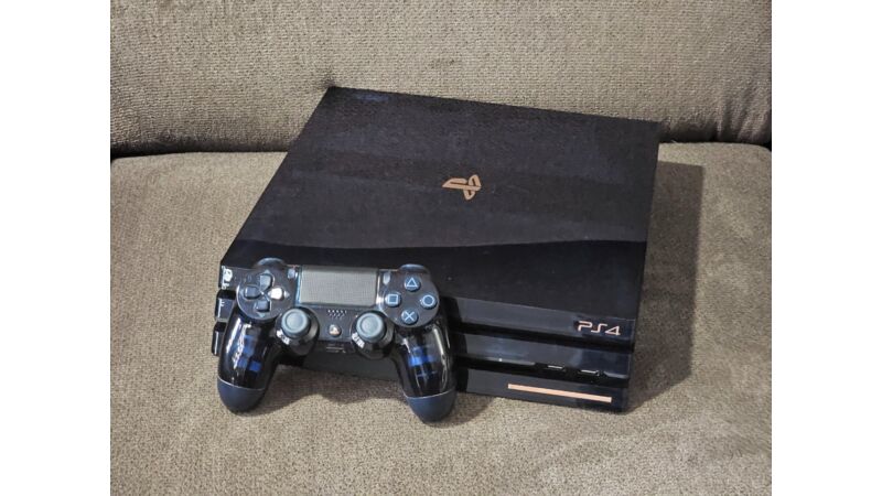 PS4 Pro 500 Million Limited Edition/ Numer 28986