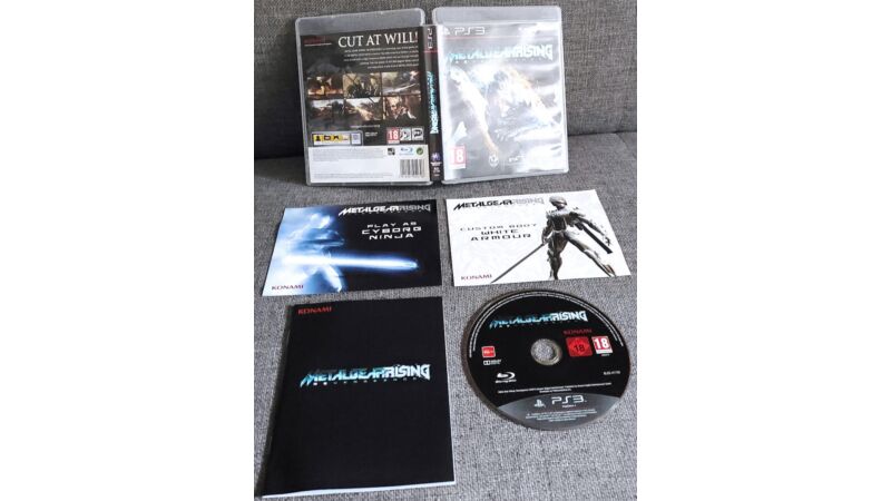 Metal Gear Rising Revengeance Limited Edition PS3 z figurką Kai Raiden