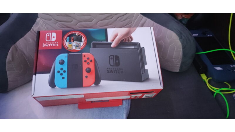 Konsola Nintendo Switch + 2 gry