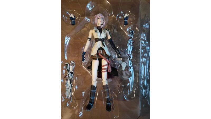 Final Fantasy XIII – Lightning, Snow – Play Arts Kai