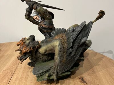 Wiedźmin 3 Edycja Kolekcjonerska Figurka Geralt Gryf + GRATIS