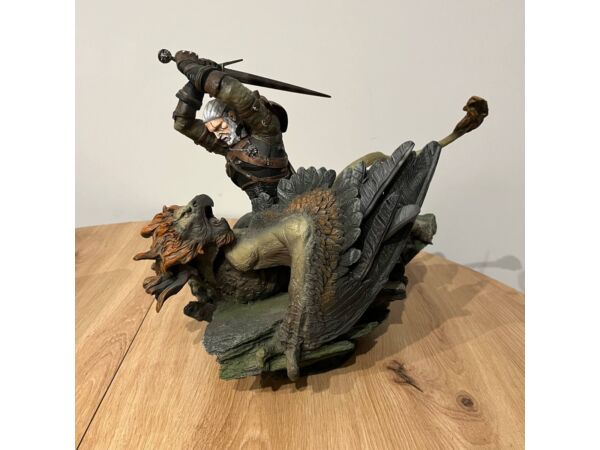 Wiedźmin 3 Edycja Kolekcjonerska Figurka Geralt Gryf + GRATIS