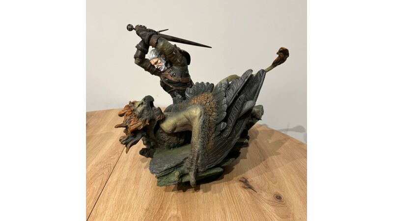 Wiedźmin 3 Edycja Kolekcjonerska Figurka Geralt Gryf + GRATIS
