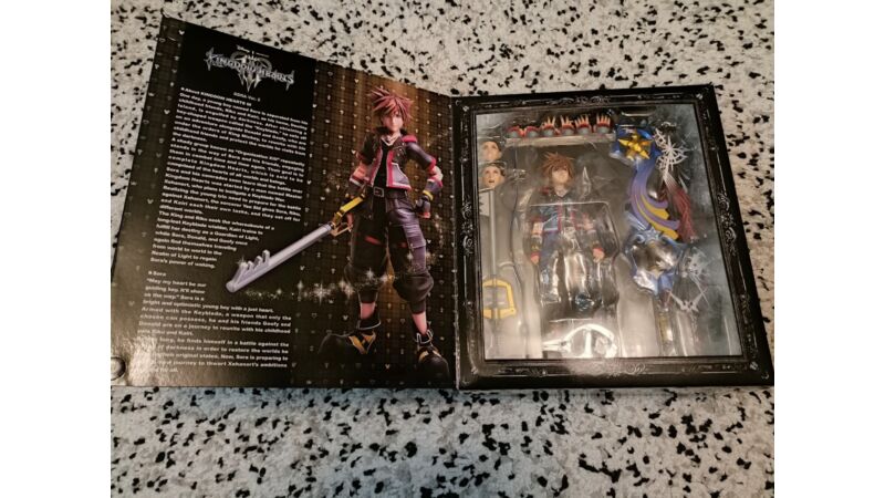 Kingdom Hearts III Sora Deluxe ver. Play Arts Kai (z defektem)