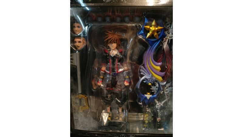 Kingdom Hearts III Sora Deluxe ver. Play Arts Kai (z defektem)