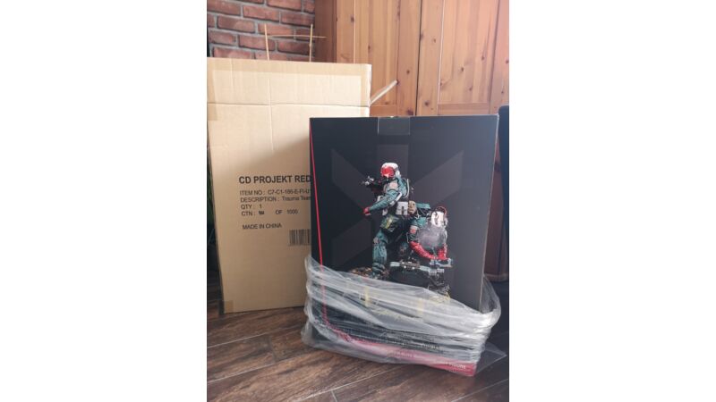 Oryginalna figurka Cyberpunk 2077 Trauma Team nowa w opakowaniu
