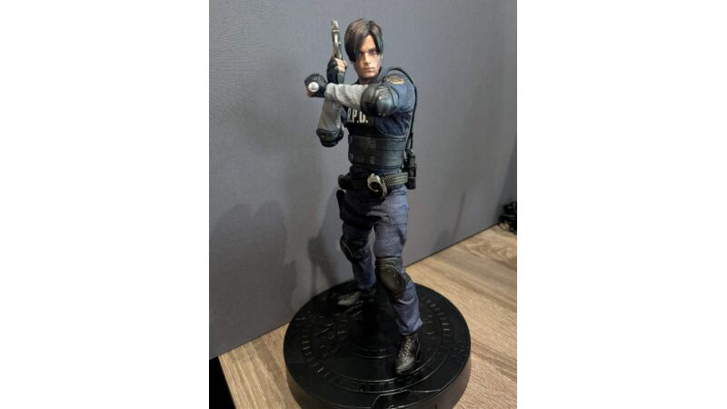 Leon Kennedy Resident Evill 2 Capcom