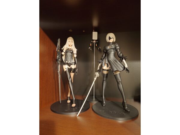 NieR Automata 2B DX FLARE z Podem 042 oraz A2 FLARE – oryginały, z pudełkami