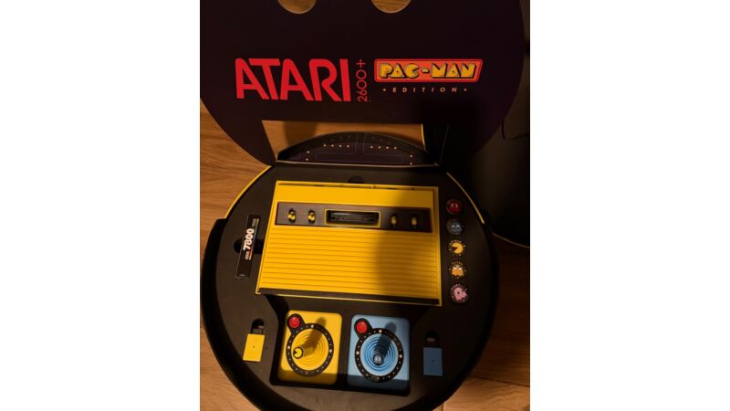 Atari 2600+ Pac-Man edition VIP press kit unikat