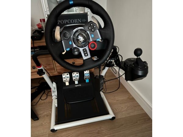 Logitech G29 + oryginalny shifter + 3 pedały + stojak.