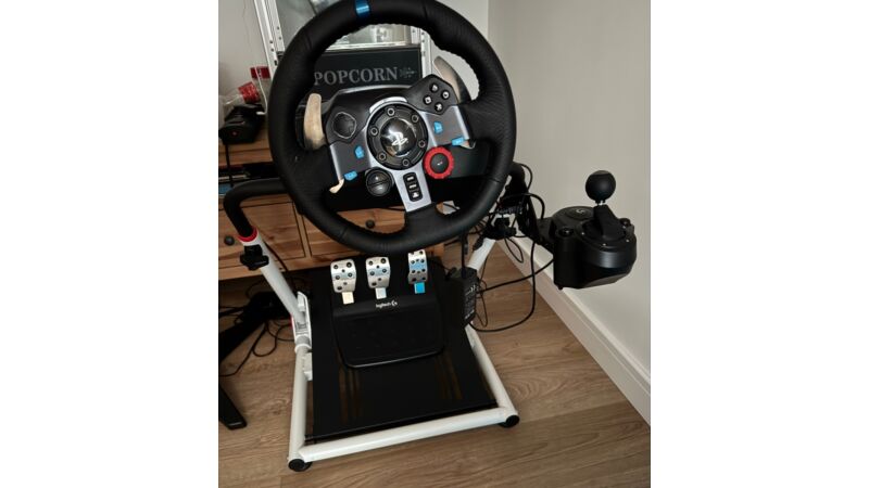 Logitech G29 + oryginalny shifter + 3 pedały + stojak.