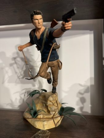 Figurka Nathan Drake Uncharted 4 – uszkodzona